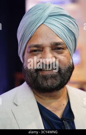 Kalkutta, Westbengalen, Indien. Oktober 2025. Porträt von Prof. Dr. Rajinder Singh, renommierter Wissenschaftshistoriker der Universität Oldenburg, während seines Besuchs im Birla Industrial & Technological Museum. Er hielt einen Vortrag über „Instrumente und Forschungseinrichtungen hinter der Entdeckung des Raman-Effekts“ im Rahmen der 2. Öffentlichen Engagement Lecture, die vom National Science & Technology Digital Archive, Ministerium für Kultur, Regierung von Indien organisiert wurde. (Kreditbild: © Biswarup Ganguly/Pacific Press via ZUMA Press Wire) NUR REDAKTIONELLE VERWENDUNG! Nicht für kommerzielle ZWECKE! Stockfoto