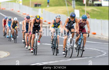 Wollongong, Nsw, Australien. Oktober 2025. Die Teilnehmer jagen das führende Pack während des Rennens der Junior Männer. (Kreditbild: © Stephane Thomas/ZUMA Press Wire) NUR REDAKTIONELLE VERWENDUNG! Nicht für kommerzielle ZWECKE! Stockfoto