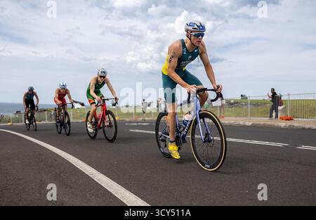 Wollongong, Nsw, Australien. Oktober 2025. OLIVER MOXON aus Australien fährt während der Radstrecke des Junior Men's Race an der Front eines Verfolgungsrucksacks. (Kreditbild: © Stephane Thomas/ZUMA Press Wire) NUR REDAKTIONELLE VERWENDUNG! Nicht für kommerzielle ZWECKE! Stockfoto