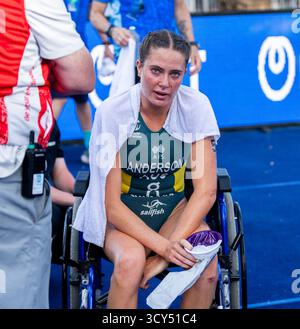 Wollongong, Nsw, Australien. Oktober 2025. ASPEN ANDERSON aus Australien erhält Unterstützung, nachdem er das Junior Women's Rennen beendet hat. (Kreditbild: © Stephane Thomas/ZUMA Press Wire) NUR REDAKTIONELLE VERWENDUNG! Nicht für kommerzielle ZWECKE! Stockfoto