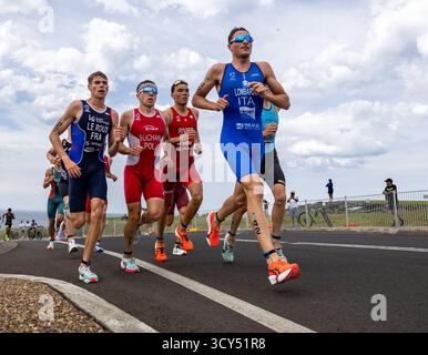 Wollongong, Nsw, Australien. Oktober 2025. Die Teilnehmer jagen die Führung während der Laufstrecke des Juniorenrennens. (Kreditbild: © Stephane Thomas/ZUMA Press Wire) NUR REDAKTIONELLE VERWENDUNG! Nicht für kommerzielle ZWECKE! Stockfoto