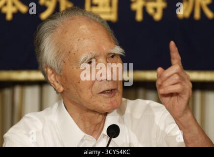 Tokio. Oktober 2025. Dieses Foto zeigt Tomiichi Murayama in Tokio, Japan, 29. Juli 2015. Der ehemalige japanische Premierminister Tomiichi Murayama, der Mitte der 1990er Jahre als Staatsoberhaupt diente, starb am Freitag im Alter von 101 Jahren in seiner Heimatstadt Oita, berichtete Kyodo News. Quelle: Xinhua/Alamy Live News Stockfoto