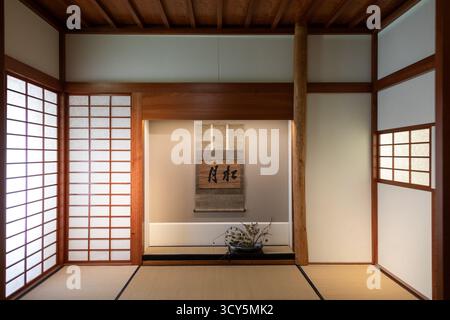 TURIN, ITALIEN – 24. MAI 2025: Innenansicht eines traditionellen japanischen Teesalons im Museum für Orientalische Kunst, in dem das kulturelle Erbe, Stockfoto
