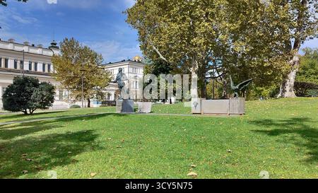 Aviators Monument, eine Hommage an gefallene bulgarische Piloten, geschaffen von Georgi Kotsev und errichtet 1941 im Garten St. Kliment Ohridski in Sofia, Bulgarien Stockfoto