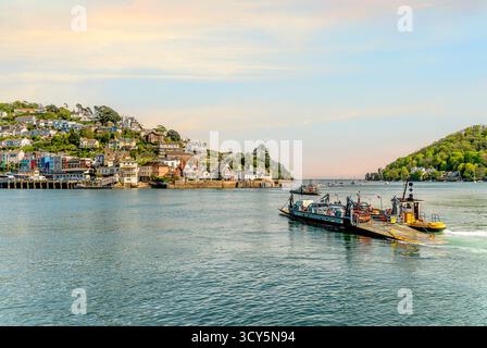Die Fähre von Dartmouth nach Kingswear überquert den Fluss Dart, Devon, England, Großbritannien Stockfoto
