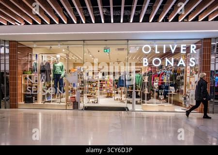 London UK, 14. Oktober 2025, Branch Exterior Oliver Bonas Retail Chain Epsom Ashley Centre Stockfoto