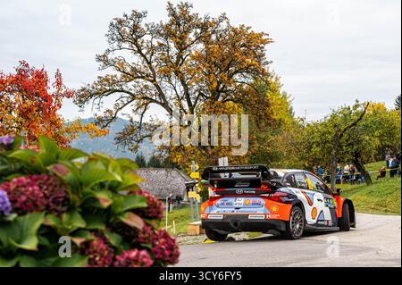 Adrien FOURMAUX(Fra),Alexandre CORIA(Fra) auf einer HYUNDAI i20 N Rally1 eines Teams HYUNDAI SHELL MOBIS WORLD RALLYETEAMS während der FIA WRC MITTELEUROPAKALLYE Passau, Deutschland, am 17. Oktober 2025 Stockfoto