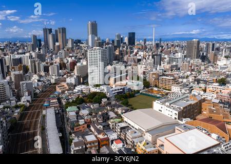 Blick aus der Vogelperspektive auf das Zentrum von Tokio mit Shinjuku und Tokio Skytree Stockfoto