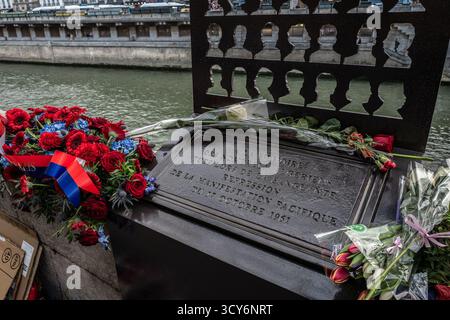 Saint Ouen, Paris, Frankreich. Oktober 2025. Am 17. Oktober 1961, mitten im Algerienkrieg, demonstrierten Algerier in Paris friedlich gegen die Ausgangssperre, die von Polizeipräfekt Maurice Papon erlassen wurde. Diese Demonstration, die auf Aufruf der FLN organisiert wurde, wurde gewaltsam unterdrückt: Zwischen Dutzenden und Hunderten von Toten. (Kreditbild: © Sadak Souici/ZUMA Press Wire) NUR REDAKTIONELLE VERWENDUNG! Nicht für kommerzielle ZWECKE! Stockfoto