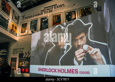 Stadtausstellung mit berühmtem Filmstandort in Liverpools, einschließlich Sherlock Holmes 2009 Stockfoto
