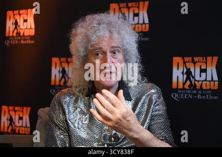 Stuttgart, Deutschland. Oktober 2025. Queen-Gitarrist Brian May, aufgenommen während eines Interviews bei der Premiere des Musicals We will Rock You im Palladium Theater. Quelle: Bernd Weißbrod/dpa/Alamy Live News Stockfoto