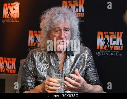 Stuttgart, Deutschland. Oktober 2025. Queen-Gitarrist Brian May, aufgenommen während eines Interviews bei der Premiere des Musicals We will Rock You im Palladium Theater. Quelle: Bernd Weißbrod/dpa/Alamy Live News Stockfoto