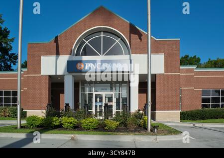 Houston, Texas, USA 06-22-2025: Filialgeschäft der PNC Bank außerhalb des Finanzinstituts. Stockfoto
