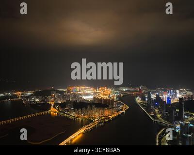 Luftaufnahmen der Freihandelszone Hengqin und der Nachtszene von Macau in Zhuhai, Provinz Guangdong Stockfoto