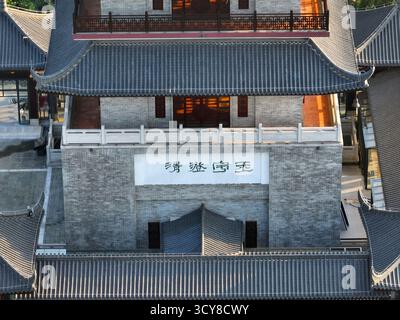 Luftaufnahmen des Kuixing Pavillons im Qiandeng Lake Central Park, Nanhai District, Foshan City Stockfoto