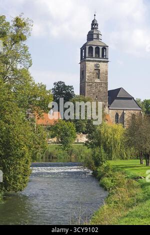 St. Crucis Kirche, Werra Fluss, Bad Sooden-Allendorf, historische Altstadt, Kurstadt, Bezirk Allendorf, Hessen, Deutschland Stockfoto