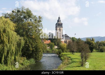 St. Crucis Kirche, Werra Fluss, Bad Sooden-Allendorf, historische Altstadt, Kurstadt, Bezirk Allendorf, Hessen, Deutschland Stockfoto