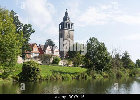 St. Crucis Kirche, Werra Fluss, Bad Sooden-Allendorf, historische Altstadt, Kurstadt, Bezirk Allendorf, Hessen, Deutschland Stockfoto