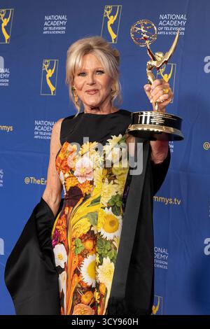 Pasadena, USA. Oktober 2025. Allee Mills posiert mit dem Preis für herausragende Gastdarbietungen in einer Daytime Drama Series für „General Hospital“ bei den 52. Daytime Emmy Awards im Pasadena Civic Auditorium in Pasadena, KALIFORNIEN am 17. Oktober 2025. (Foto: Corine Solberg/SIPA USA) Credit: SIPA USA/Alamy Live News Stockfoto