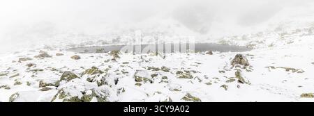 Paisaje nevado en la sierra de guadarrama en Madrid Stockfoto