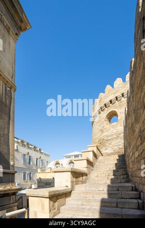 Baku, Aserbaidschan. oktober 2025. Blick auf die alten Stadtmauern im Stadtzentrum Stockfoto