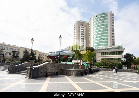 Baku, Aserbaidschan. oktober 2025. Außenansicht der AF Mall im Stadtzentrum Stockfoto