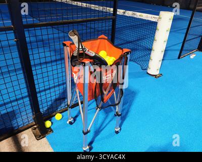 Ukraine, Kiew, 05. Mai 2024 Paddle-Tennisplatz nach einem Spiel Stockfoto