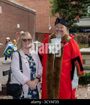 Brentwood Essex, Großbritannien. Oktober 2025. Die Brentwood-Niederlassung der Royal British Legion startet den Mohnappell mit dem Bürgermeister von Brentwood Jay Laplain und Veteranen, bevor der Appell in Geschäften, Restaurants, Welpen, Kirchen und Schulen rund um den Bezirk veröffentlicht wird. Credit: Richard Lincoln/Alamy Live News Stockfoto