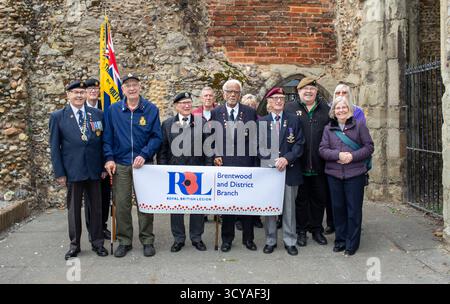 Brentwood Essex, Großbritannien. Oktober 2025. Die Brentwood-Niederlassung der Royal British Legion startet den Mohnappell mit dem Bürgermeister von Brentwood Jay Laplain und Veteranen, bevor der Appell in Geschäften, Restaurants, Welpen, Kirchen und Schulen rund um den Bezirk veröffentlicht wird. Credit: Richard Lincoln/Alamy Live News Stockfoto