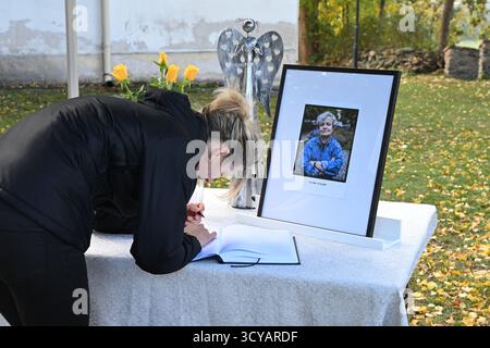 Pysely, Tschechische Republik. Oktober 2025. Beerdigung von Dana Drabova, langjähriger Leiterin des Staatlichen Büros für nukleare Sicherheit, die am 6. Oktober 2025 in Pysh, Tschechien, starb. Quelle: Michaela Rihova/CTK Photo/Alamy Live News Stockfoto