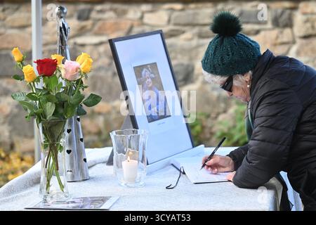 Pysely, Tschechische Republik. Oktober 2025. Beerdigung von Dana Drabova, langjähriger Leiterin des Staatlichen Büros für nukleare Sicherheit, die am 6. Oktober 2025 in Pysh, Tschechien, starb. Quelle: Michaela Rihova/CTK Photo/Alamy Live News Stockfoto