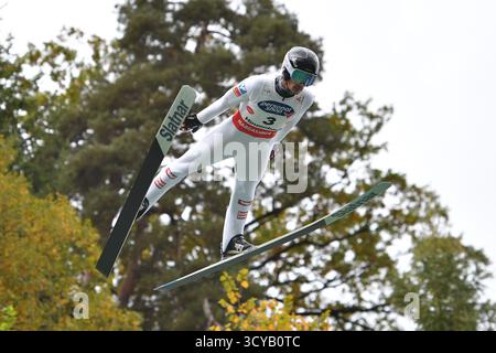 Eferding, Österreich. Oktober 2025. EFERDING, ÖSTERREICH - 18. OKTOBER: Clemens Leitner aus Österreich tritt am 18. Oktober 2025 in Eferding, Österreich bei der Frauen HS 90 beim Viessmann FIS Skisprungweltcup Hinzenbach an der Energie AG Skisprungarena an 251018 SEPA 24 075 - 20251018 PD4166 Credit: APA-PictureDesk/Alamy Live News Stockfoto