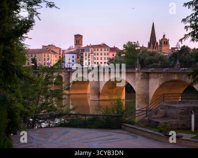 Puente de Piedra sobre el Río Ebro de Logroño. La Rioja. España Stockfoto