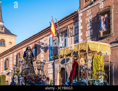 Procesión de Semana Santa en la Plaza Cervantes de Alcalá de Henares. Madrid. España Stockfoto