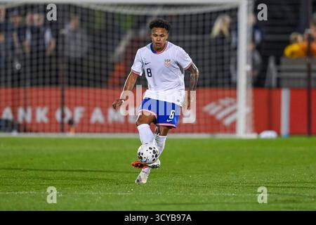 Commerce City, CO, USA. Oktober 2025. US-Mittelfeldspieler Weston McKennie (8) während des internationalen Fußballspiels der Männer zwischen der US-Nationalmannschaft und Australien im Dick's Sporting Goods Park in Commerce City, CO. (Foto: Kevin Langley/Sports South Media). Quelle: csm/Alamy Live News Stockfoto
