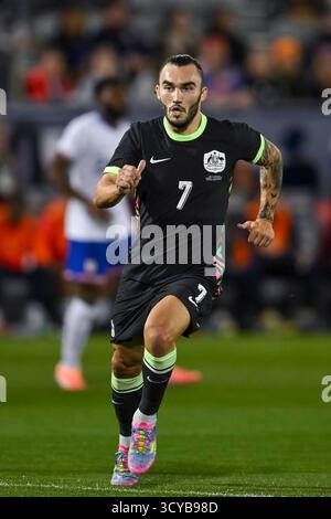 Commerce City, CO, USA. Oktober 2025. Australischer Mittelfeldspieler Nicholas D’Agostino (7) während des internationalen Fußballspiels der Männer zwischen der US-Nationalmannschaft und Australien im Dick's Sporting Goods Park in Commerce City, CO. (Foto: Kevin Langley/Sports South Media). Quelle: csm/Alamy Live News Stockfoto