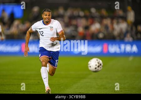 Commerce City, CO, USA. Oktober 2025. US-Verteidiger Mile Robinson (12) in Aktion während des Internationalen Fußballspiels der Männer zwischen der US-Nationalmannschaft und Australien im Dick's Sporting Goods Park in Commerce City, CO. (Foto: Kevin Langley/Sports South Media). Quelle: csm/Alamy Live News Stockfoto