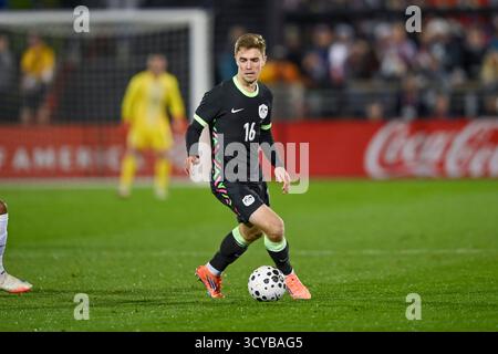 Commerce City, CO, USA. Oktober 2025. Australischer Mittelfeldspieler Max Balard (16) während des internationalen Fußballspiels der Männer zwischen der US-Nationalmannschaft und Australien im Dick's Sporting Goods Park in Commerce City, CO. (Foto: Kevin Langley/Sports South Media). Quelle: csm/Alamy Live News Stockfoto