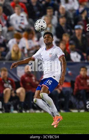 Commerce City, CO, USA. Oktober 2025. US-Verteidiger Alex Freeman (16) während des internationalen Fußballspiels zwischen der US-Nationalmannschaft und Australien im Dick's Sporting Goods Park in Commerce City, CO. (Foto: Kevin Langley/Sports South Media). Quelle: csm/Alamy Live News Stockfoto