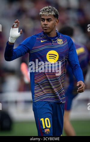 Barcelona, Spanien. Oktober 2025. Lamine Yamal (FC Barcelona) gibt Gesten während eines La Liga EA Sports Spiels zwischen dem FC Barcelona und Girona FC beim Estadi Olimpic Lluis Companys in Barcelona, Spanien, am 18. Oktober 2025. Foto von Felipe Mondino Credit: Unabhängige Fotoagentur/Alamy Live News Stockfoto