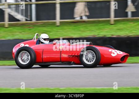 Richard Wilson, Ferrari 246 F1 Dino, Richmond und Gordon Trophies, 25 Minuten Rennen, nach einem trockenen Training fand das Rennen Clo statt Stockfoto