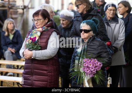 Pysely, Tschechische Republik. Oktober 2025. Beerdigung von Dana Drabova, langjähriger Leiterin des Staatlichen Büros für nukleare Sicherheit, die am 6. Oktober 2025 in Pysh, Tschechien, starb. Quelle: Michaela Rihova/CTK Photo/Alamy Live News Stockfoto