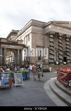 Blick auf Exchange Place und Merchant City in der Buchanan Street in Glasgow, Schottland, Großbritannien Stockfoto