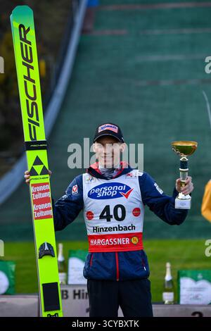 Eferding, Österreich. Oktober 2025. EFERDING, ÖSTERREICH - 18. OKTOBER: Jan Hoerl aus Österreich tritt am 18. Oktober 2025 in Eferding, Österreich bei der Frauen HS 90 beim Viessmann FIS Skisprungweltcup Hinzenbach in der Energie AG Skisprungarena an 251018 SEPA 24 093 - 20251018 PD6943 Credit: APA-PictureDesk/Alamy Live News Stockfoto