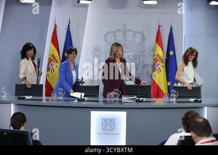 Madrid, 14. Oktober 2025. Pressekonferenz im Anschluss an das Treffen des Ministerrates mit der Sprecherin Pilar Alegría, Isabel Rodríguez, Ministerin für Wohnungsbau und Städteagenda, Mónica García, Gesundheitsministerin und Gleichstellungsministerin Ana Redondo. Foto: Jaime García. ARCHDC. Quelle: Album / Archivo ABC / Jaime García Stockfoto