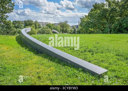 Das Denkmal der gebrochenen Linie, Denkmal in Erinnerung an die Estnische Katastrophe, Tallinn, Estland *** das Denkmal der gebrochenen Linie, Denkmal zur Erinnerung an die Estnische Katastrophe, Tallinn, Estland Stockfoto