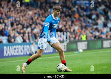 Glasgow, Großbritannien. Oktober 2025. Rangers FC spielte Dundee United FC im Ibrox Stadium in Glasgow in einem Spiel der schottischen Premiership. Das Finale war die Rangers 2:2 Dundee United. Mikey Moore (R47) läuft mit dem Ball. Quelle: Findlay/Alamy Live News Stockfoto