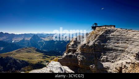 Seilbahnstation, Dolomiten, Italien Stockfoto