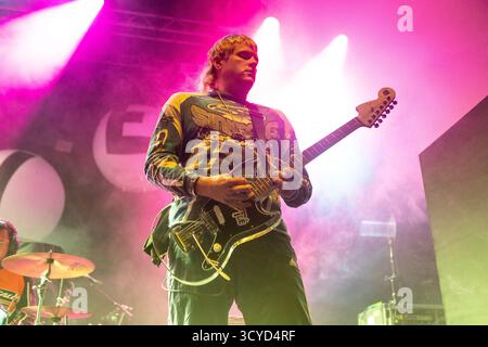 Oslo, Norwegen. Oktober 2025. Die US-amerikanische Punkrock-Band Snooper gibt ein Live-Konzert in der Sentrum Scene in Oslo. Hier ist Gitarrist Connor Cummins live auf der Bühne zu sehen. Stockfoto