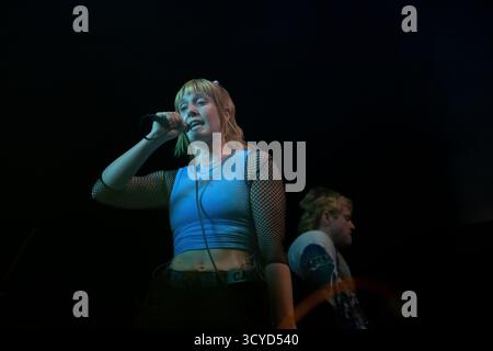 Oslo, Norwegen. Oktober 2025. Die US-amerikanische Punkrock-Band Snooper gibt ein Live-Konzert in der Sentrum Scene in Oslo. Hier ist Sänger Blair Tramel live auf der Bühne zu sehen. Stockfoto